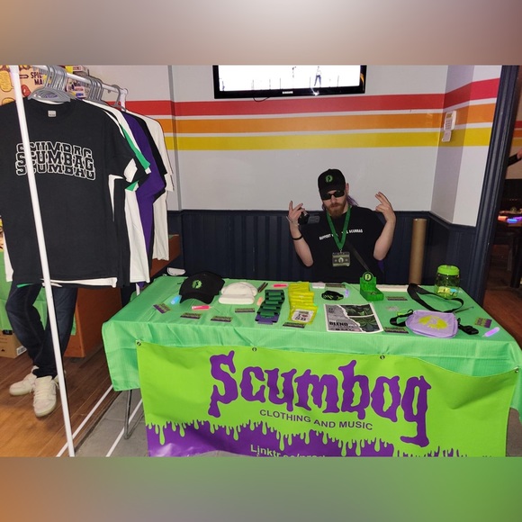 Meet your Posher, Devin - Picture 2 of 3